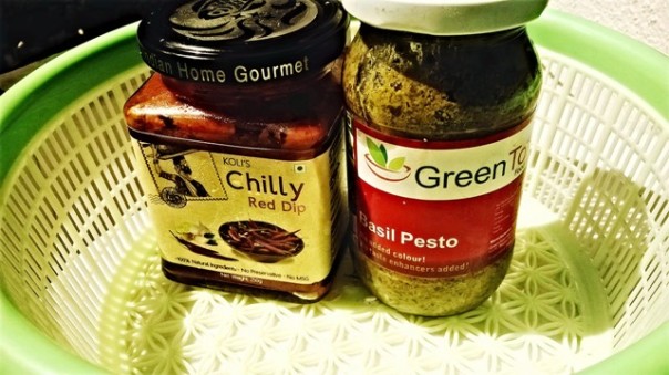 Basil Pesto and red chilly dip